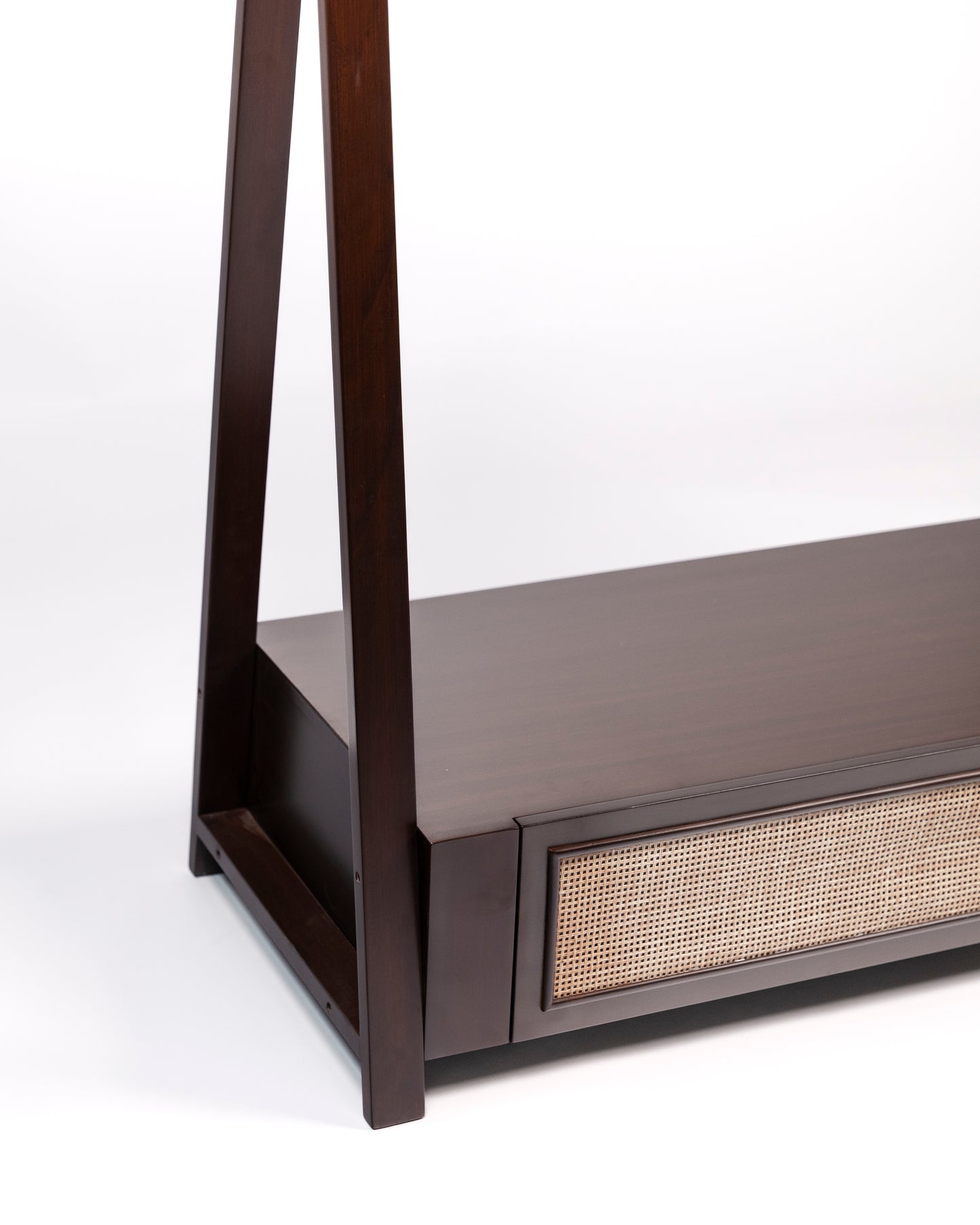 LUXE HANGING STAND