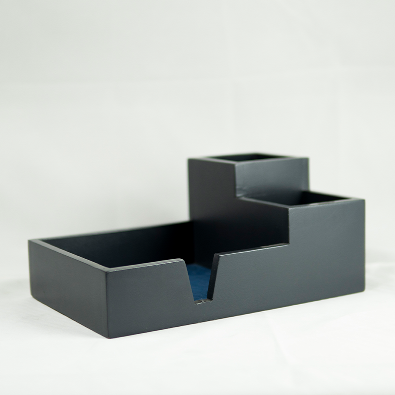 Black rectangular Pigmented Dining
Essential organizer on a white background